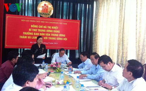 ให้การดูแลและช่วยเหลือผู้เคราะห์ร้ายจากสารพิษสีส้มต่อไป